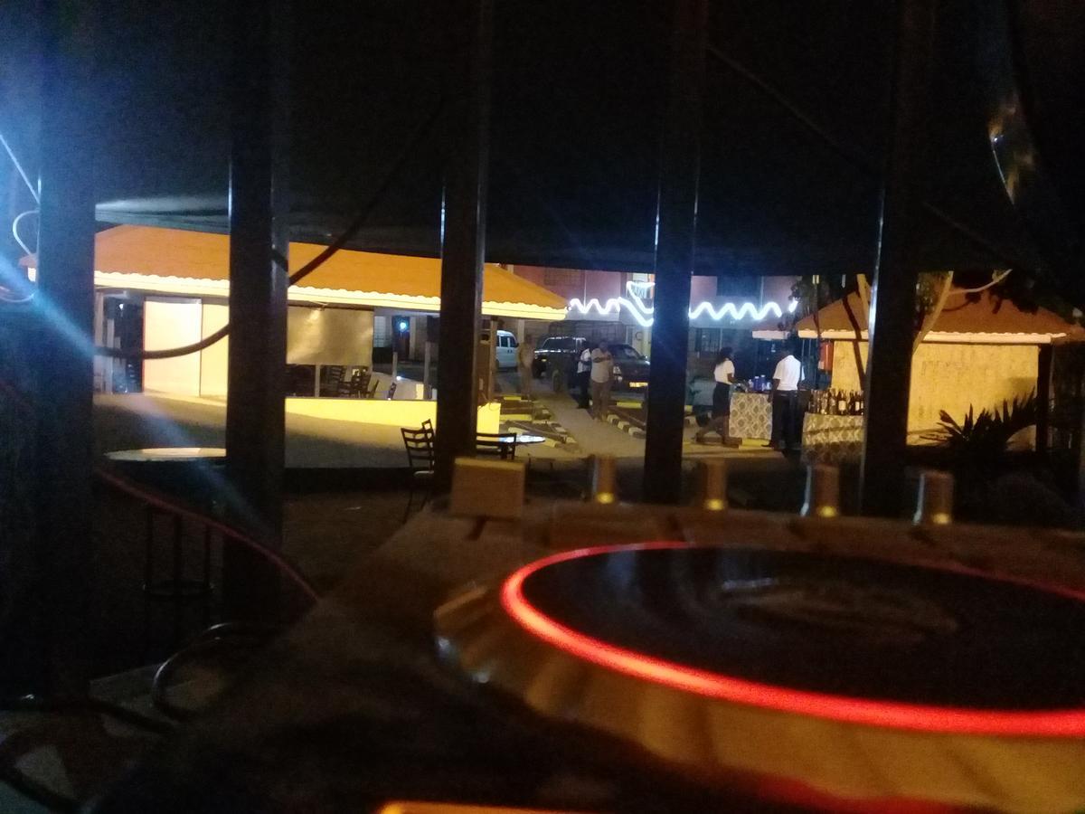 Savannah Paradise Hotel Makindu ภายนอก รูปภาพ